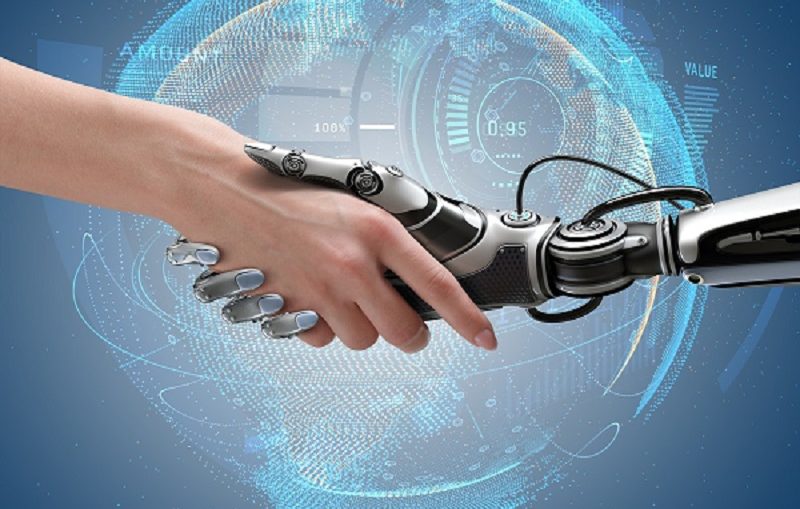 L’intelligence artificielle combinée à l’expertise humaine est une stratégie clé pour une meilleure gestion la relation client.