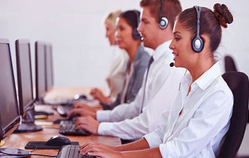 Le call blending est un système qui sauve la mise à beaucoup de centres d’appels traitant des appels entrants et sortants. Quels en sont les avantages et les inconvénients ?