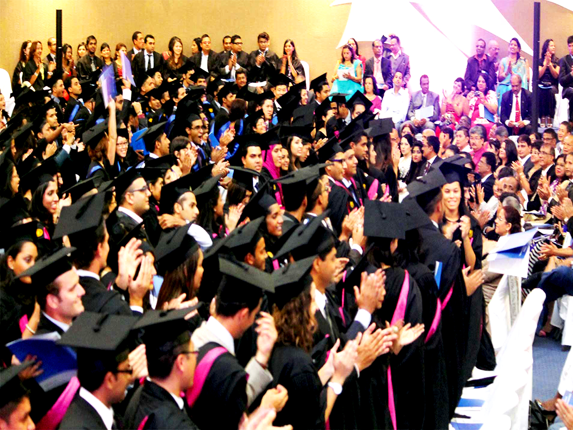 Tous les ans le pays voit la naissance de centaines de gradués dans de nombreux domaines.