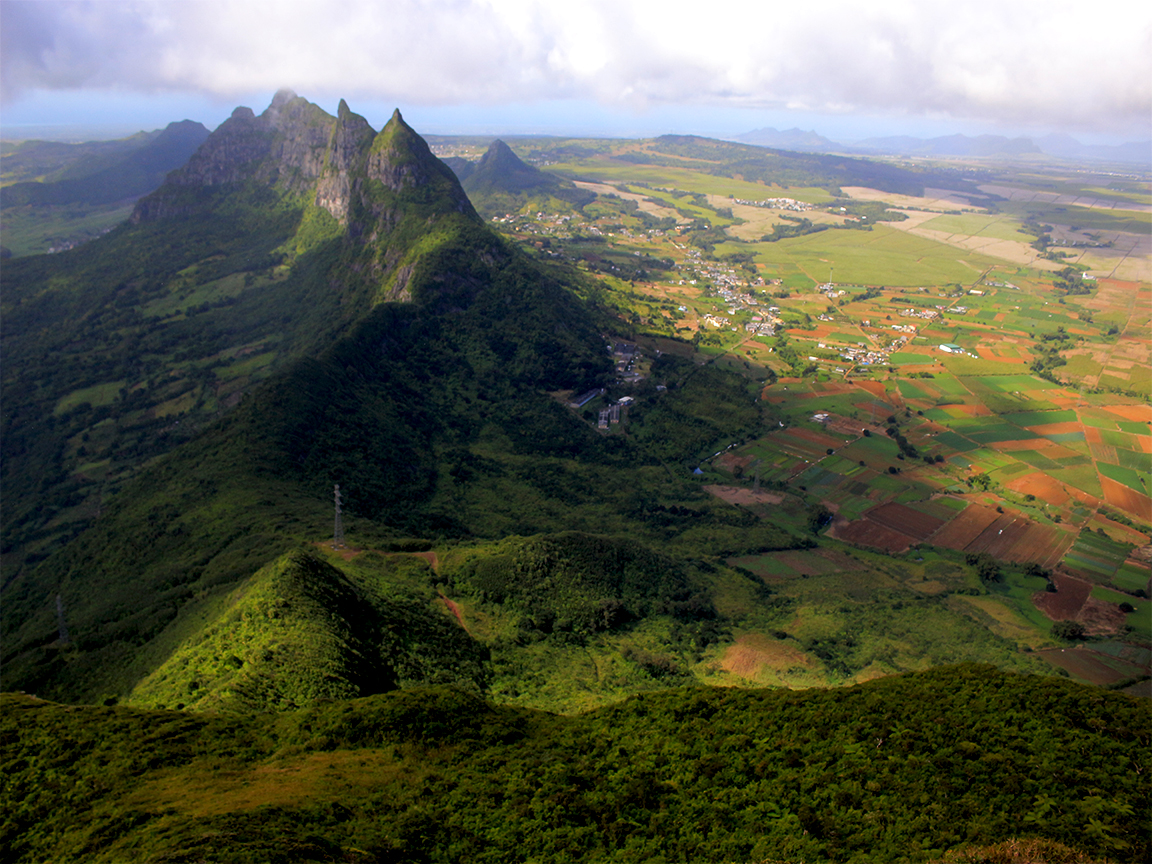 vu du Pouce de la chaine de montagne de l'ile maurice