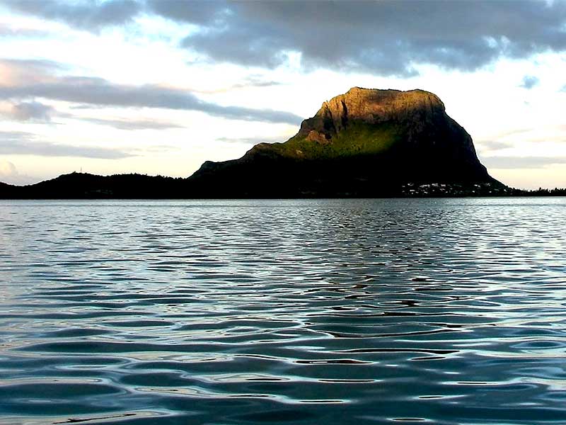 A l’ occasion du 51ème anniversaire de l’indépendance de l’île Maurice, plusieurs accords ont été signés entre les dirigeants du pays et de Madagascar en vue de développements communs.