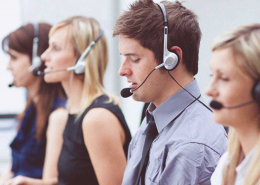 Une hotline est une plateforme d'aide téléphonique qui permet de donner des informations précises aux appelants.