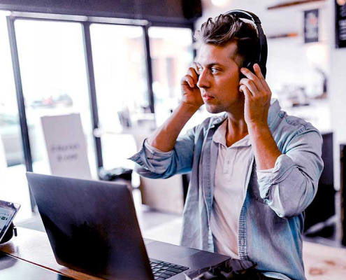 Le respect de la distance sociale oblige, la communication entre entreprise et client doit se faire uniquement via les canaux numériques.